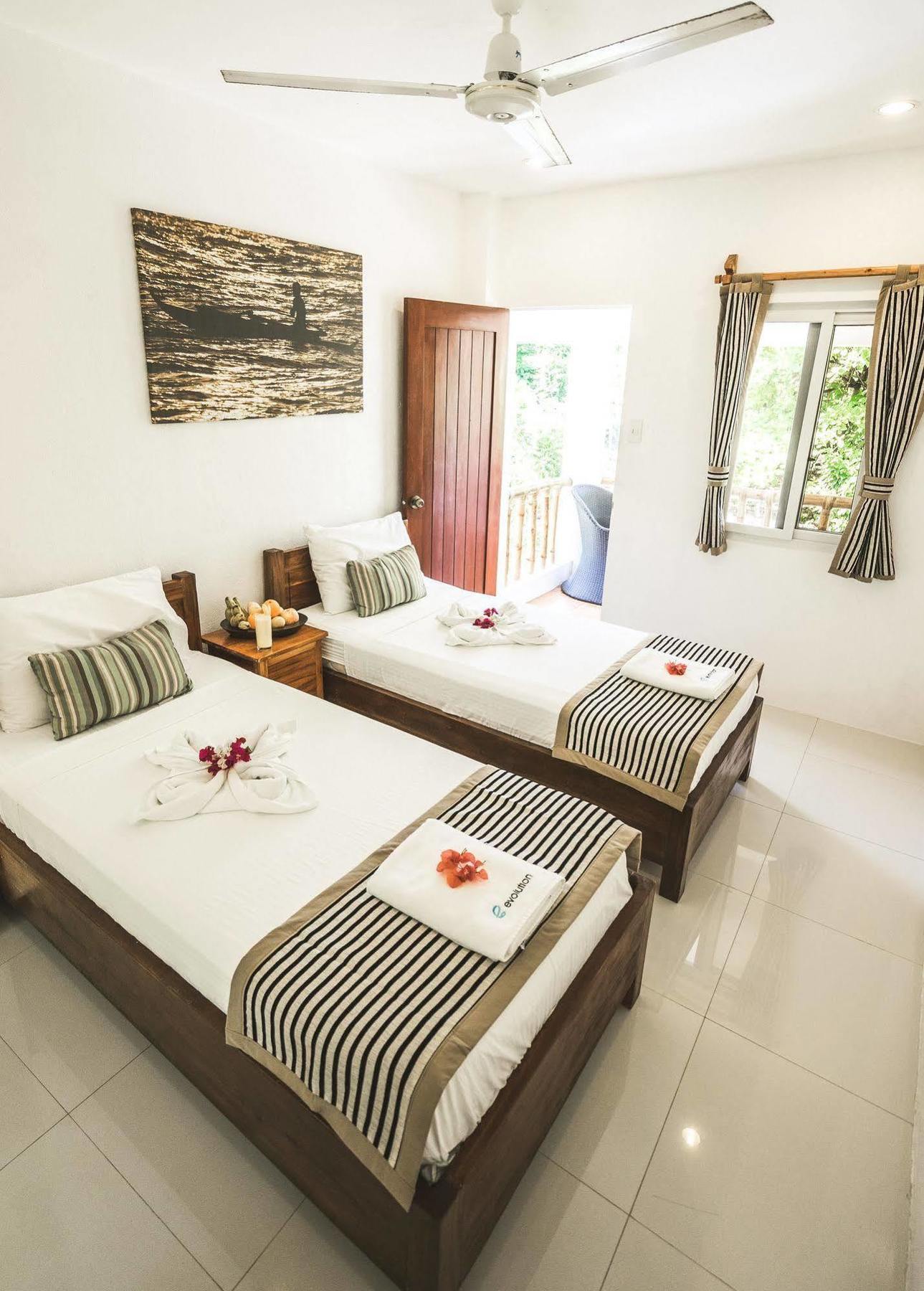 Evolution Dive And Beach Resort Logon Luaran gambar